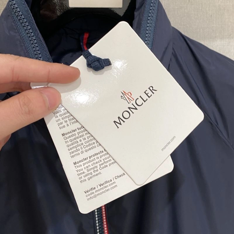 Bright Moncler Outwear 140682