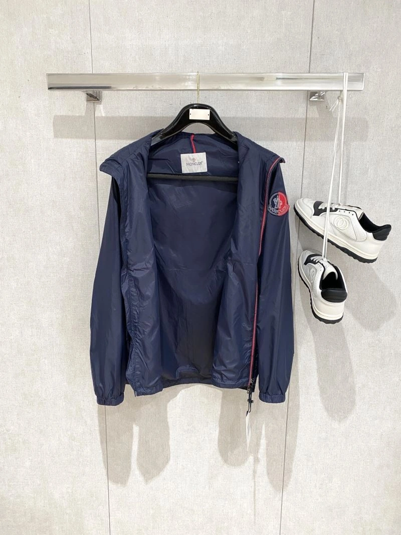 Bright Moncler Outwear 140682