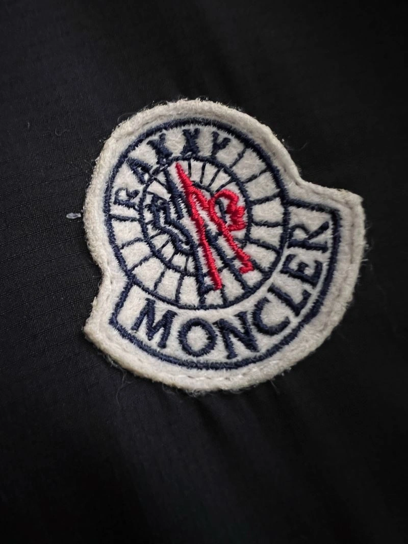Moncler Outwear Trendsetting 140672