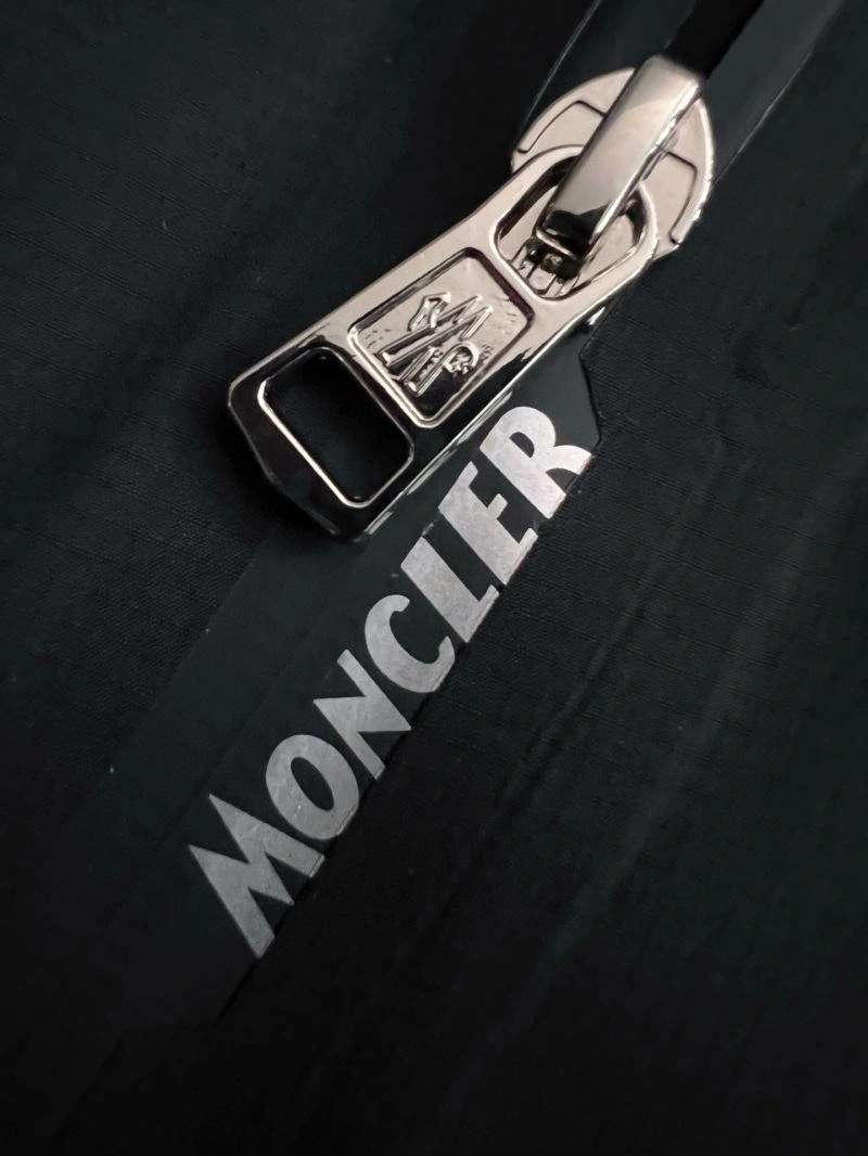 Moncler Outwear Trendsetting 140672