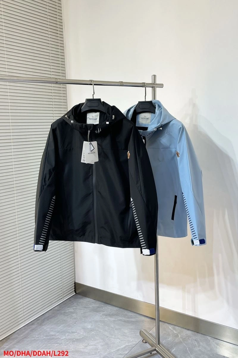 Moncler Outwear ZipUp 140686