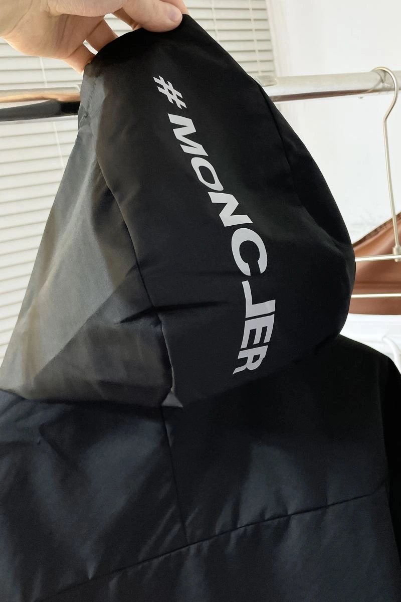 Moncler Outwear ZipUp 140686