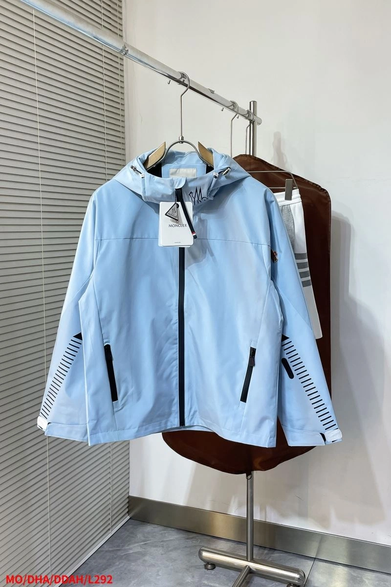 Moncler Outwear ZipUp 140686