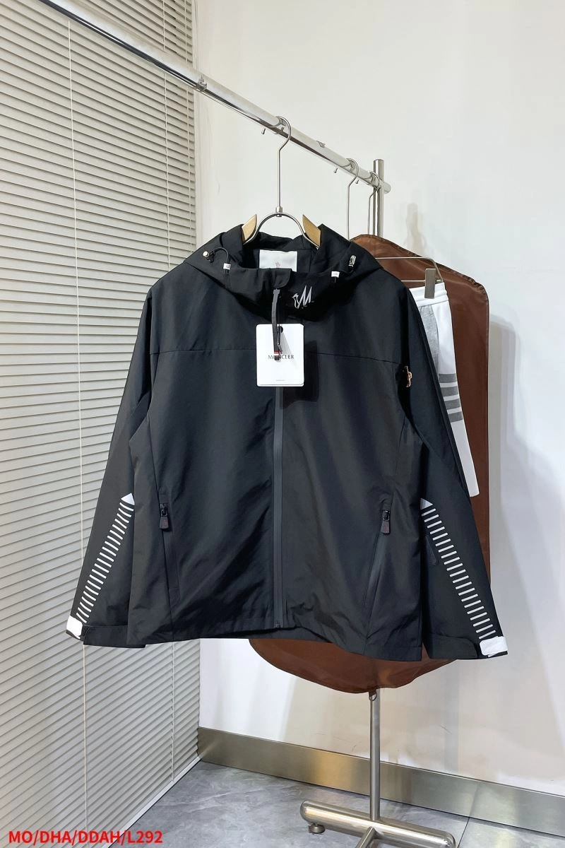 Moncler Outwear ZipUp 140686
