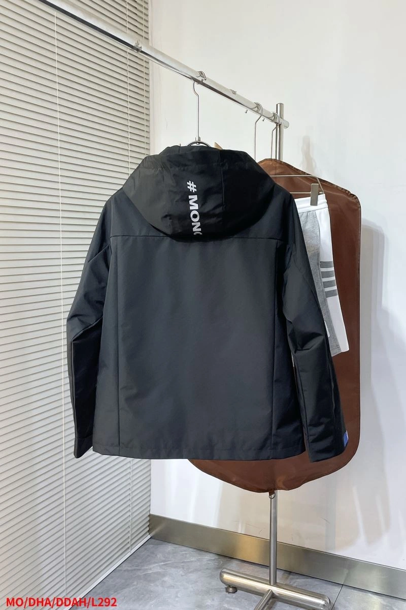 Moncler Outwear ZipUp 140686