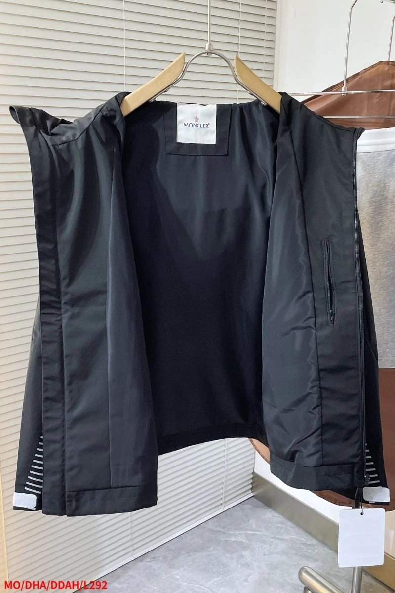 Moncler Outwear ZipUp 140686