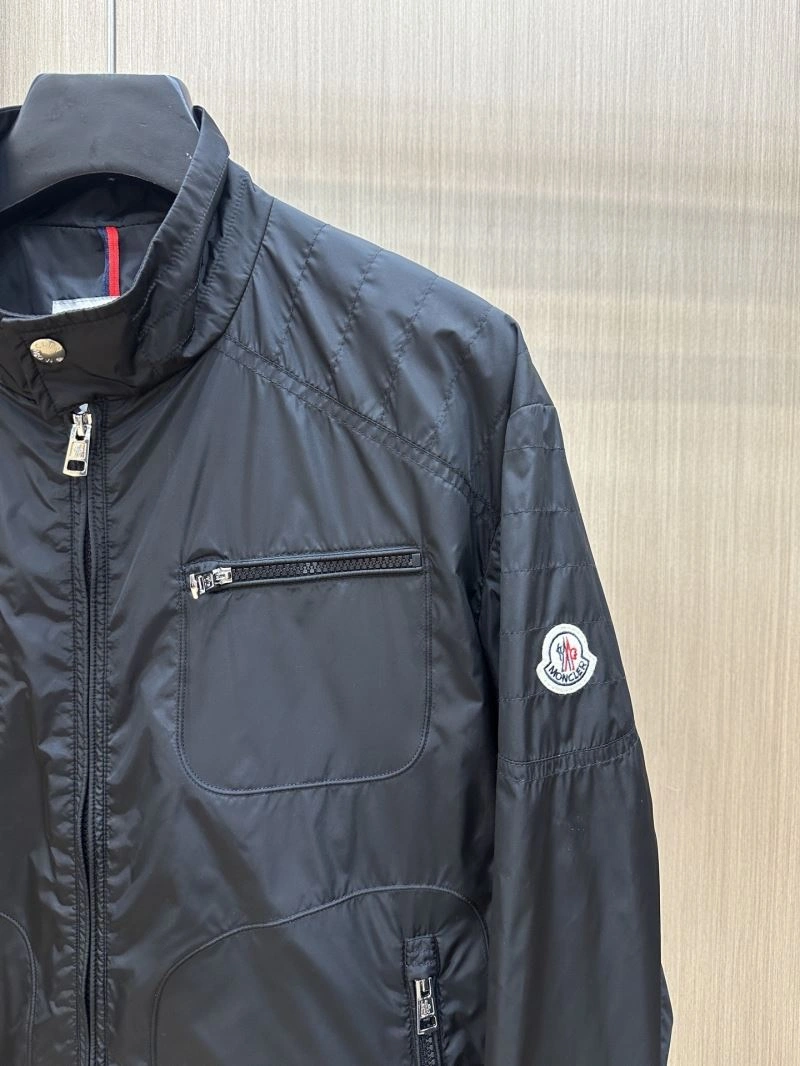 Moncler Outwear Versatile 140668