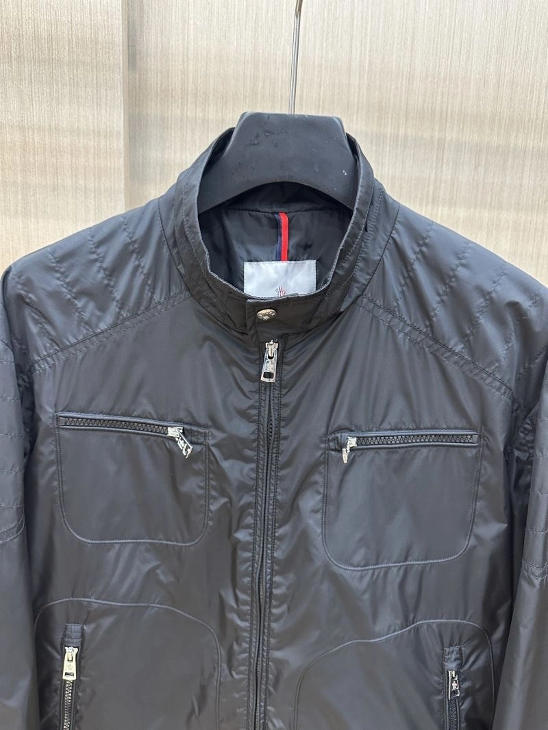 Moncler Outwear Versatile 140668
