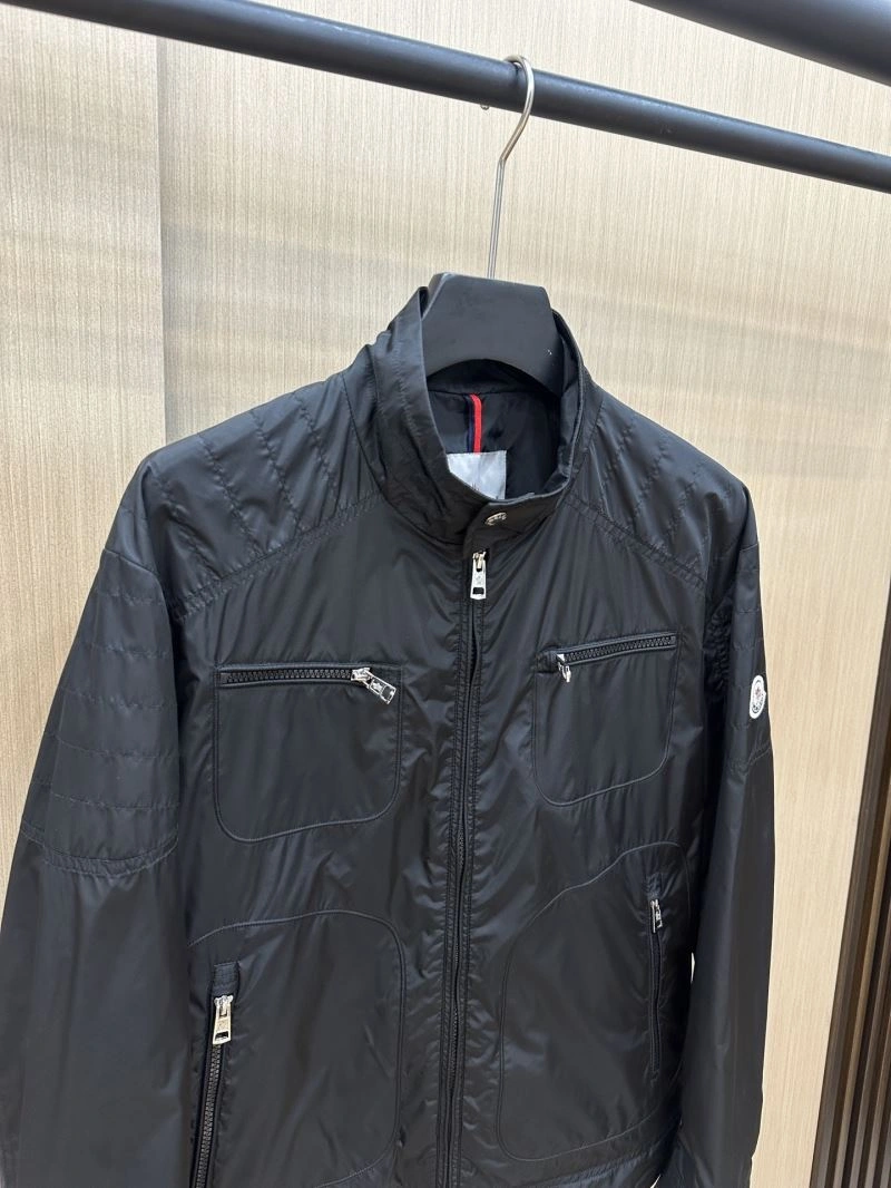 Moncler Outwear Versatile 140668