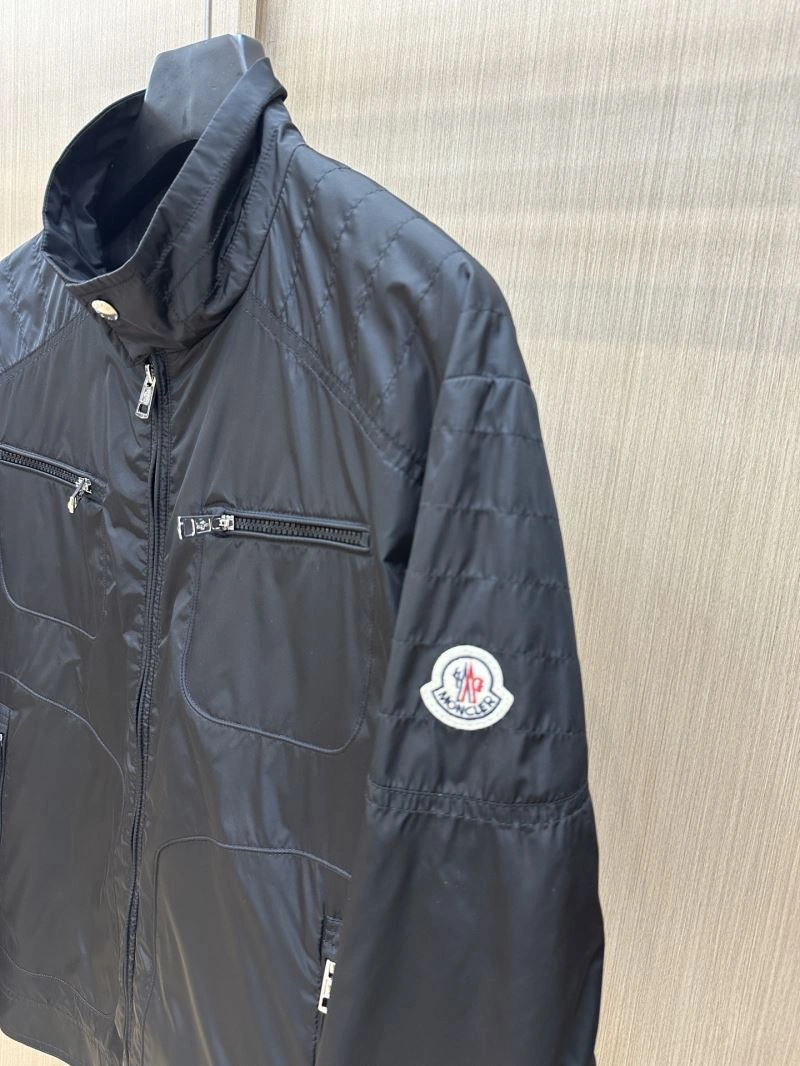 Moncler Outwear Versatile 140668