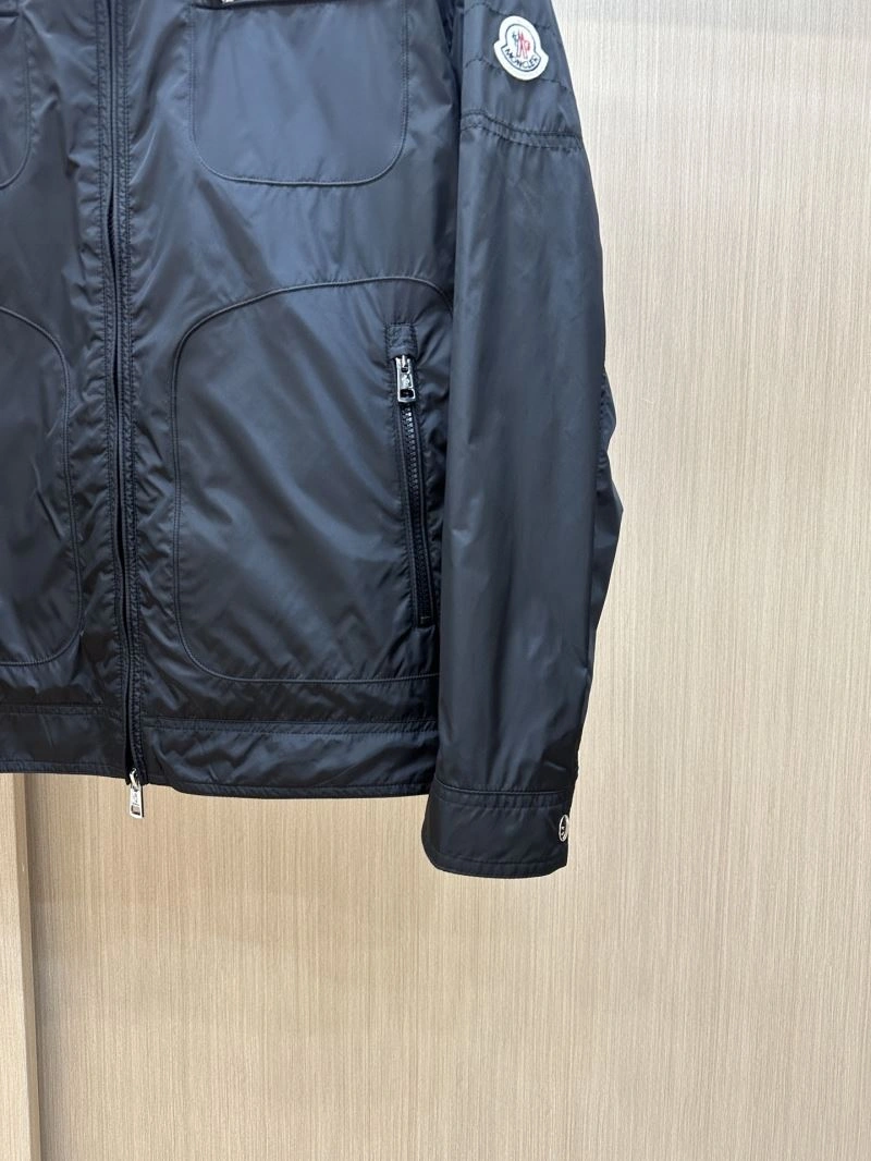 Moncler Outwear Versatile 140668