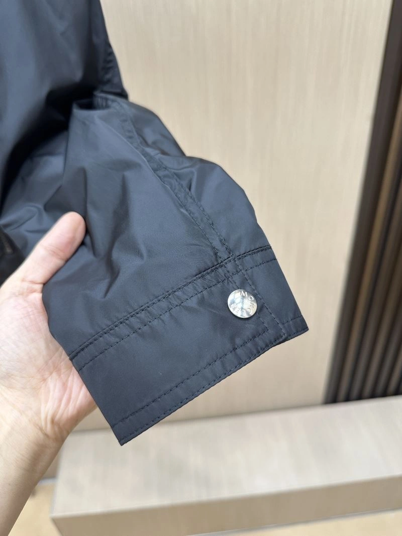 Moncler Outwear Versatile 140668