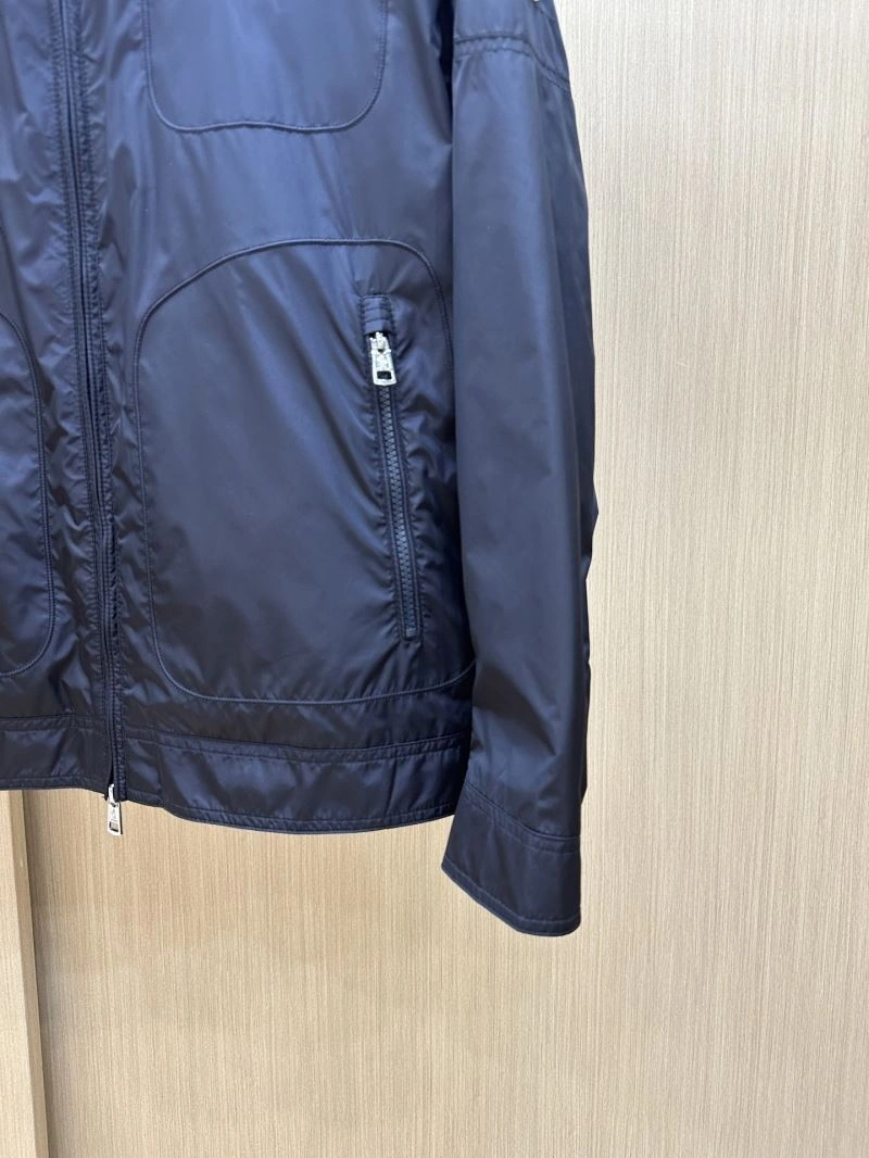 Minimalist Moncler Outwear 140660
