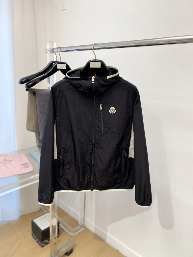 Effortless Moncler Outwear 140652