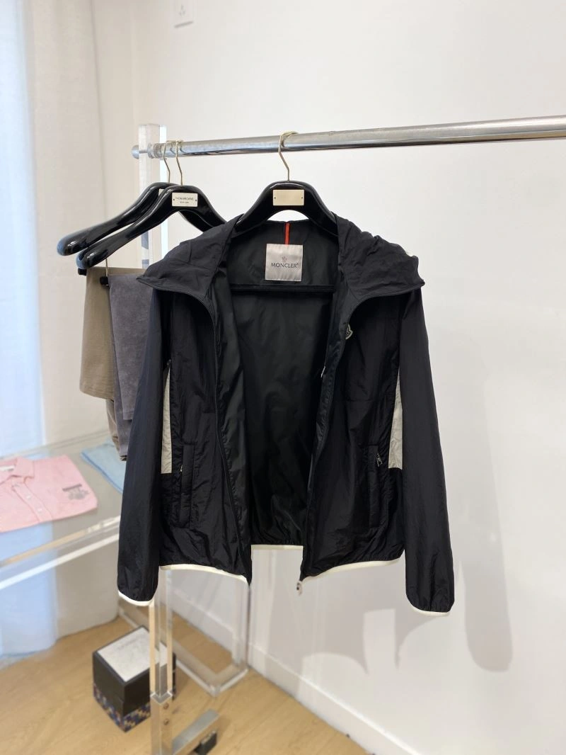 Effortless Moncler Outwear 140652