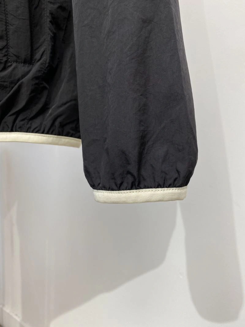 Effortless Moncler Outwear 140652
