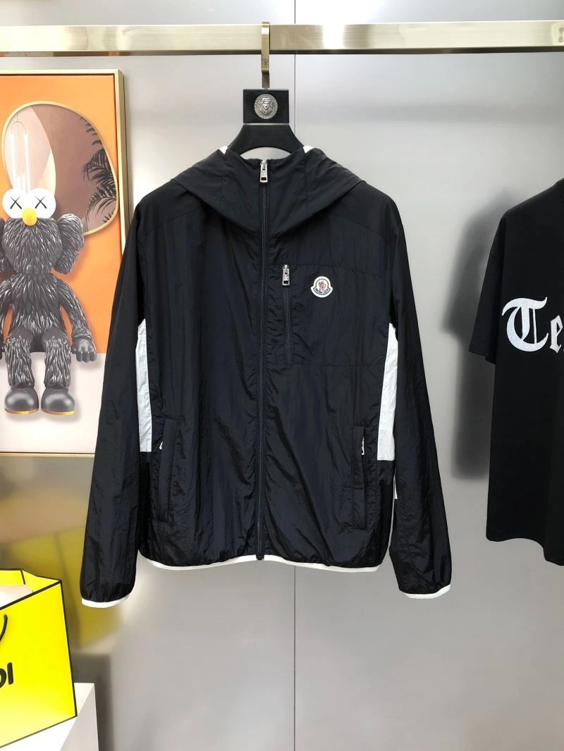 WaterResistant Moncler Outwear 140644