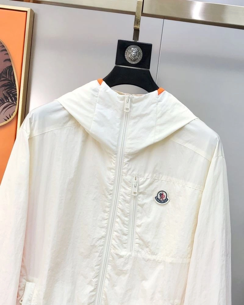 WaterResistant Moncler Outwear 140644