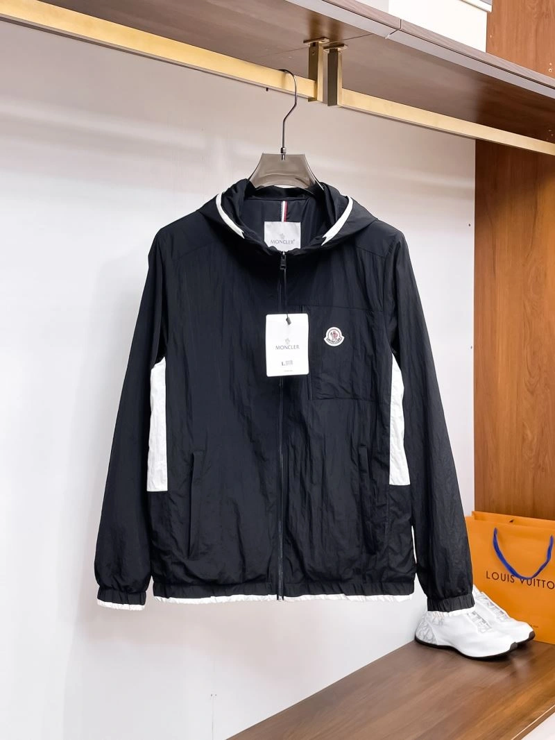 GoAnywhere Moncler Outwear 140633