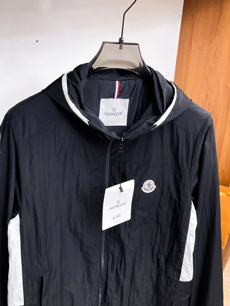 GoAnywhere Moncler Outwear 140633