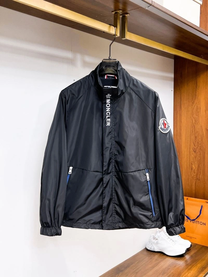 Minimalist Moncler Outwear 140650