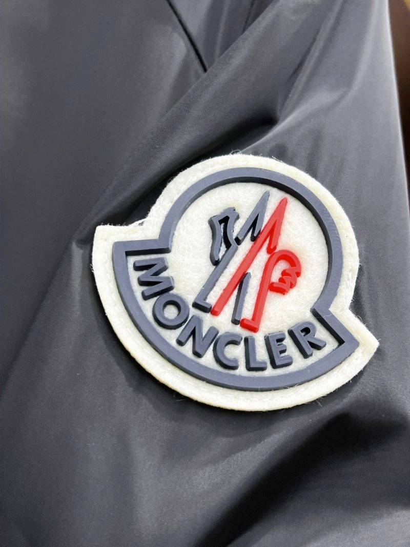 Minimalist Moncler Outwear 140650