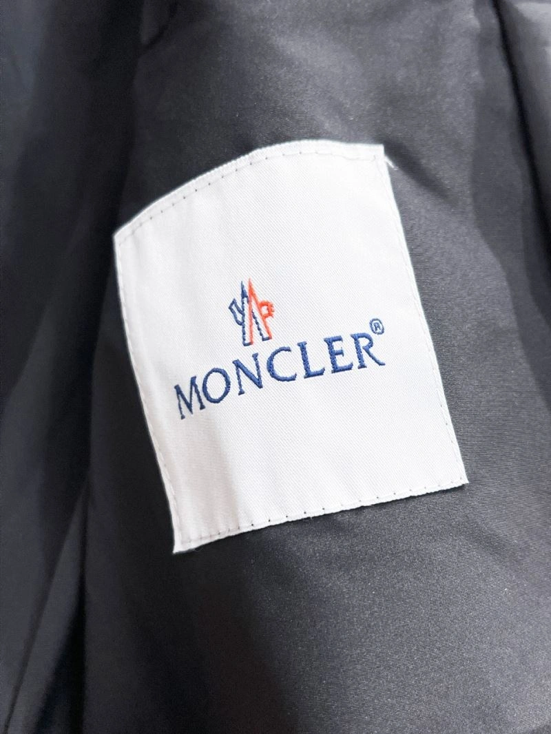Minimalist Moncler Outwear 140650