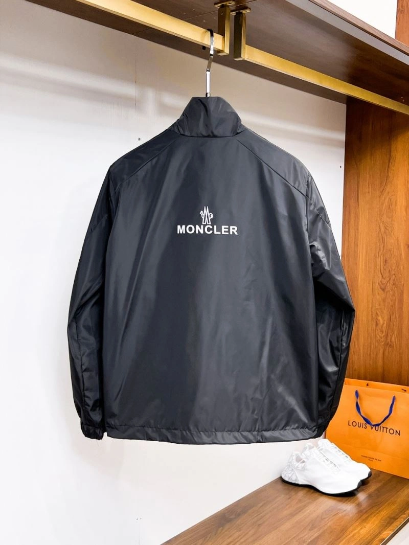 Minimalist Moncler Outwear 140650