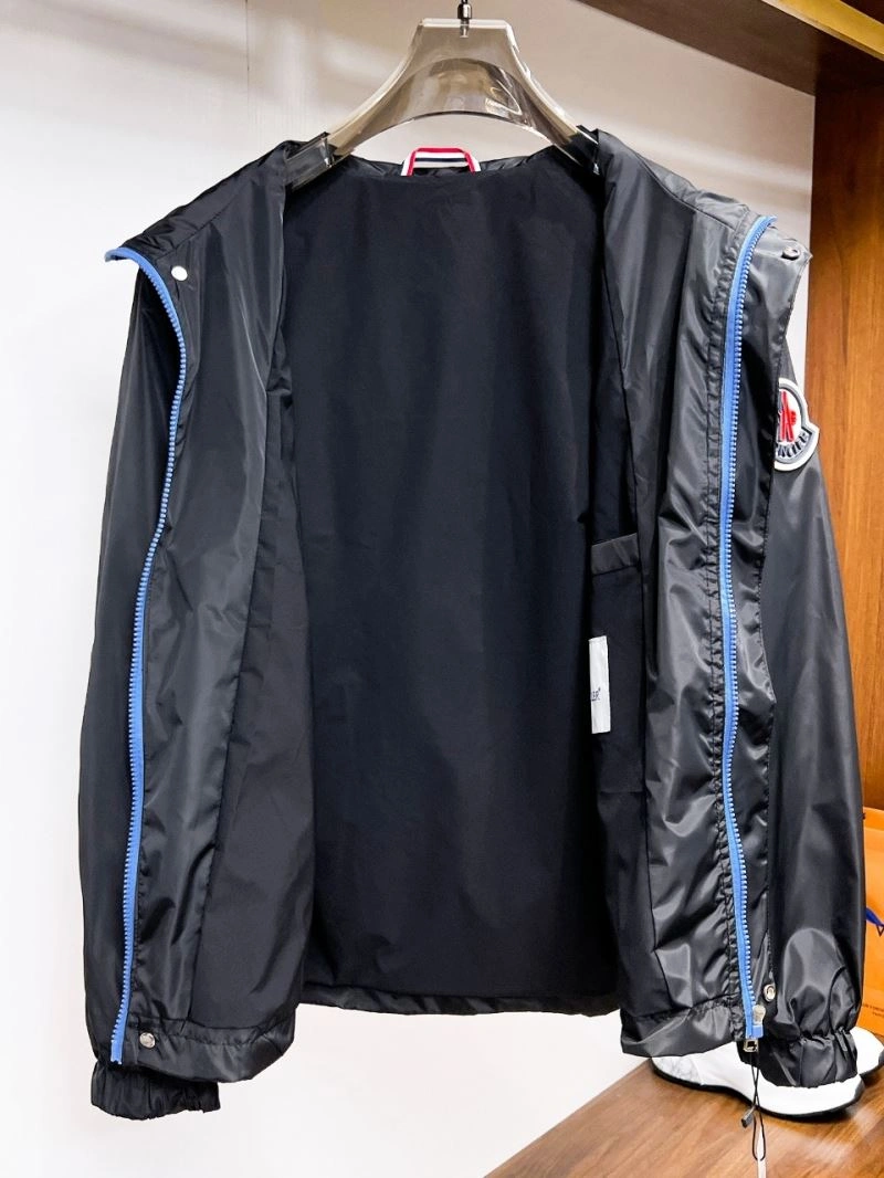 Minimalist Moncler Outwear 140650