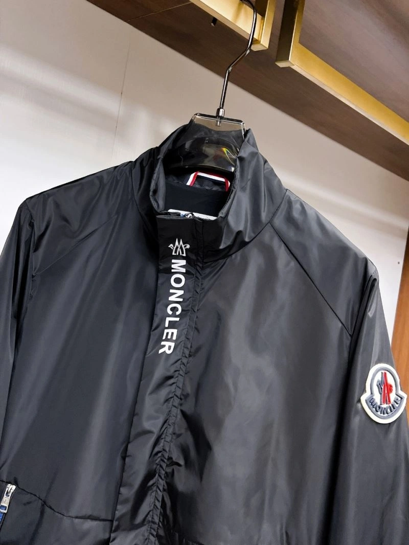 Minimalist Moncler Outwear 140650