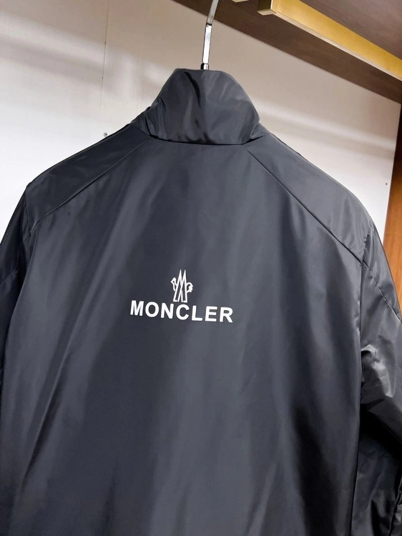 Minimalist Moncler Outwear 140650