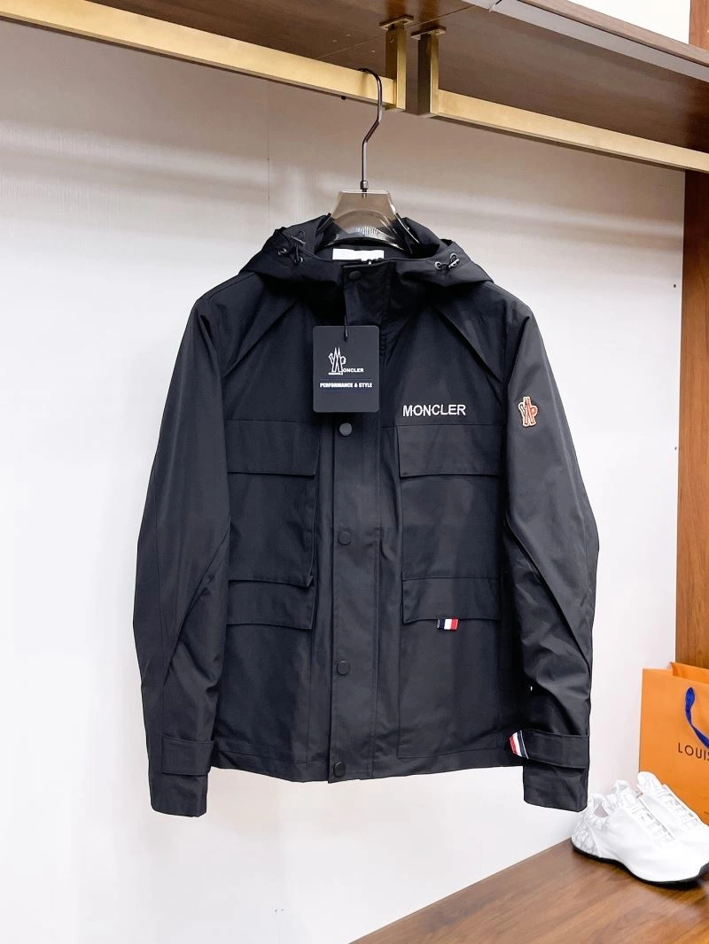 Moncler Outwear Sleek 140635