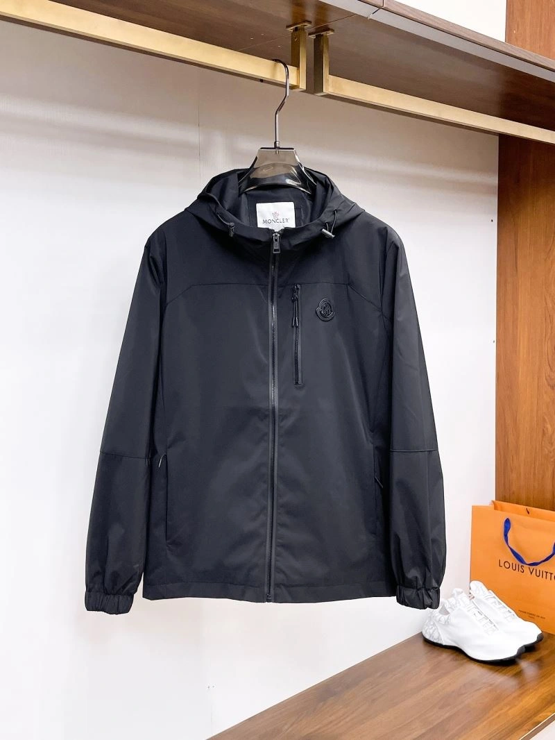 Bold Moncler Outwear 140638