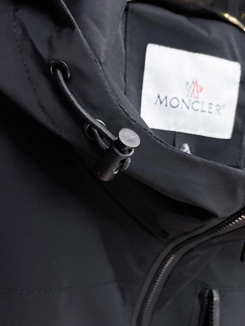 Bold Moncler Outwear 140638