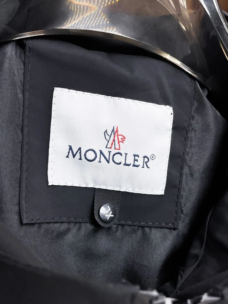 Bold Moncler Outwear 140638