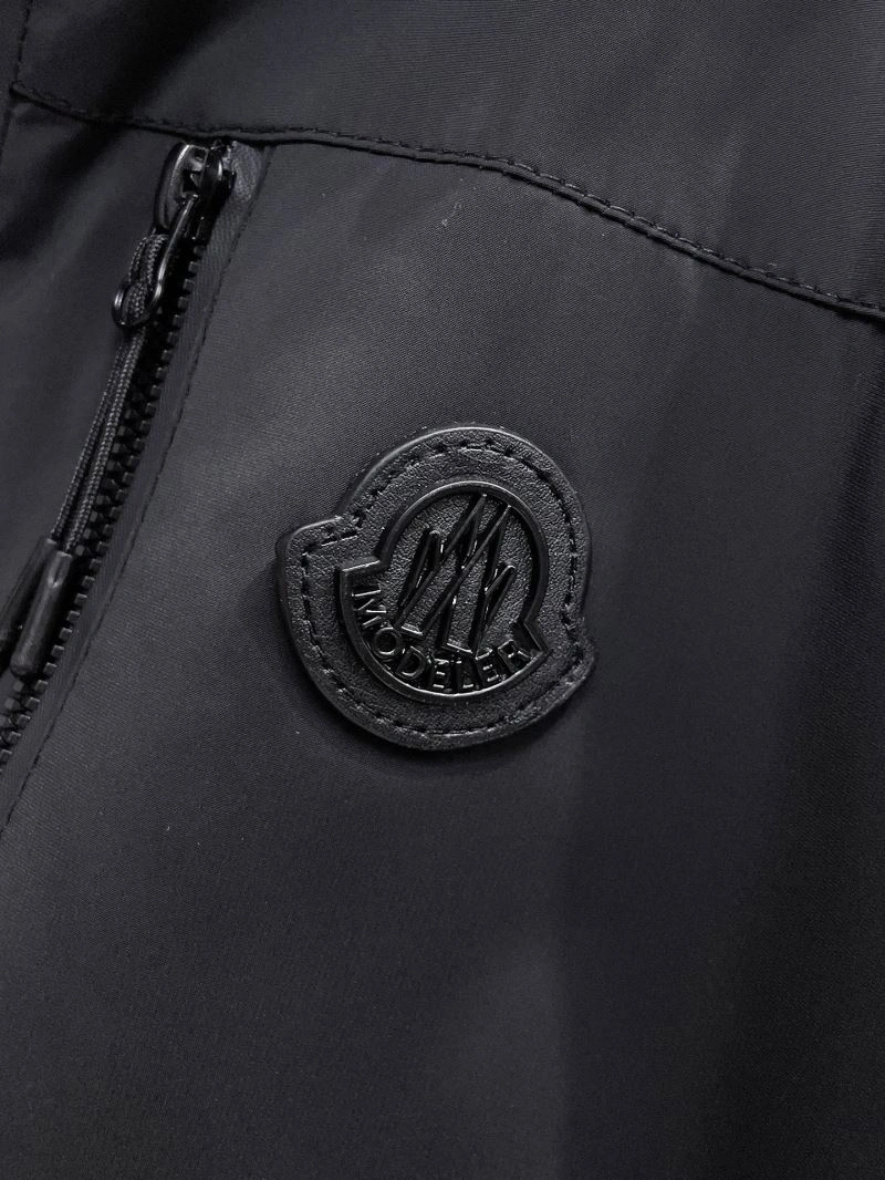 Bold Moncler Outwear 140638