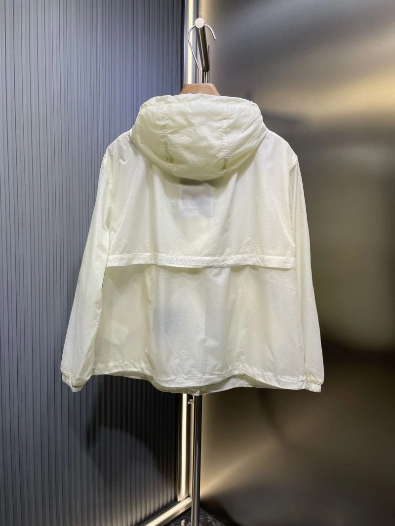 Stretchable Moncler Outwear 140625