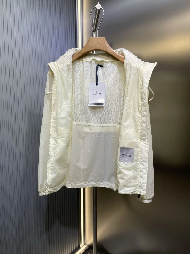 Stretchable Moncler Outwear 140625