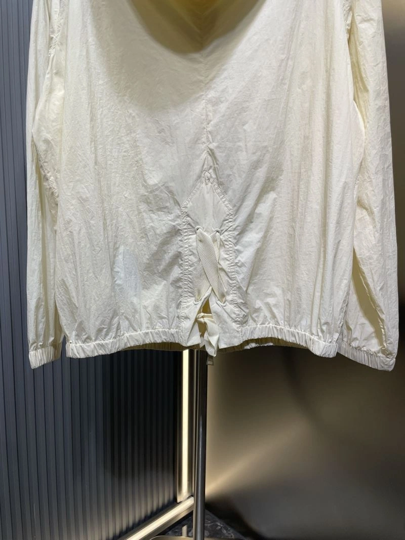 Minimalist Moncler Outwear 140637