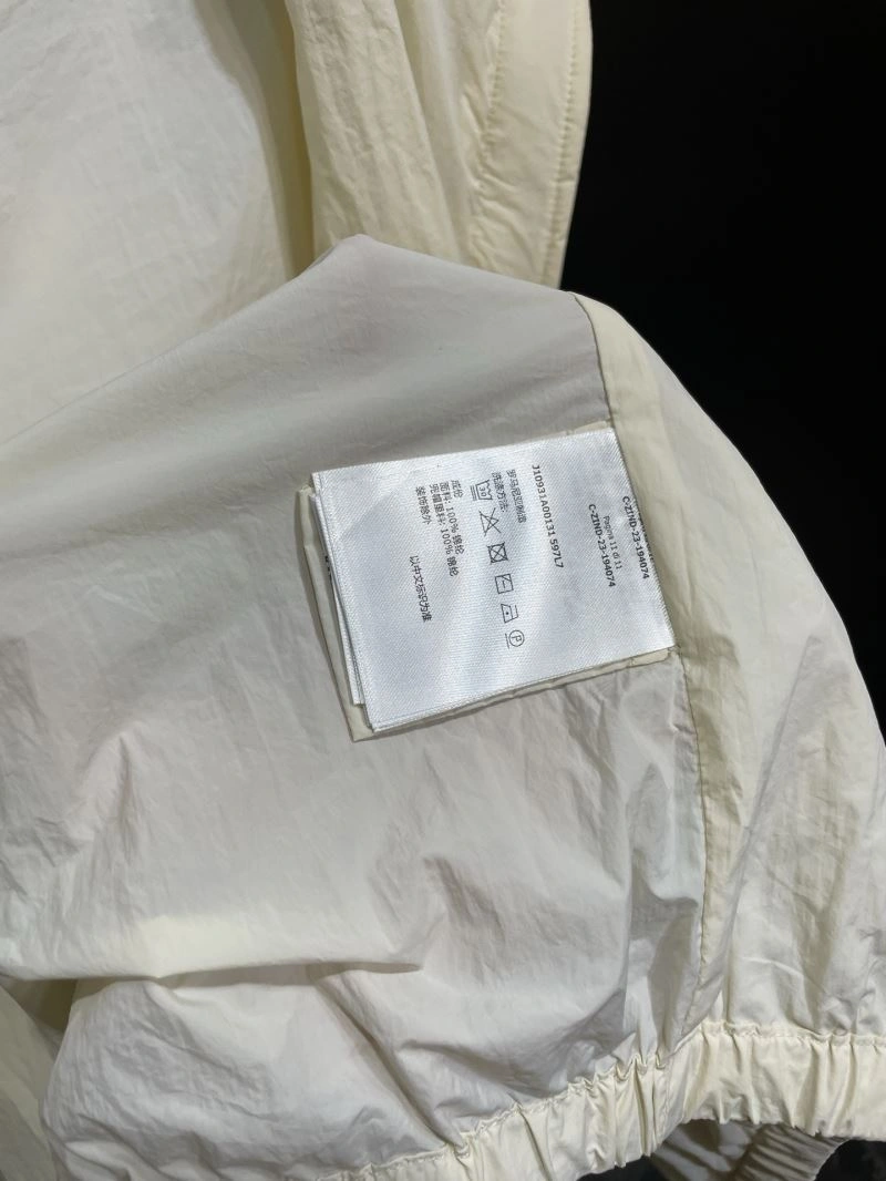 Minimalist Moncler Outwear 140637