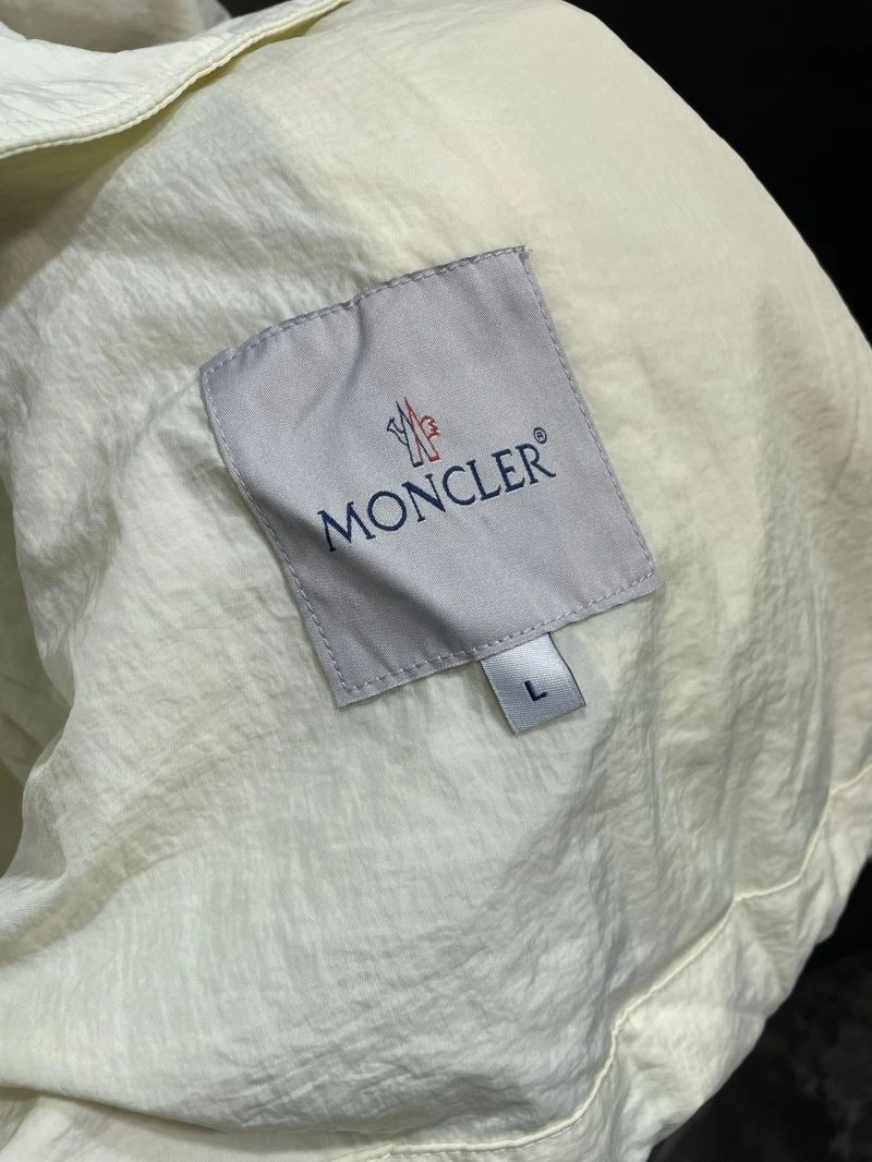 Moncler Outwear OnTrend 140631