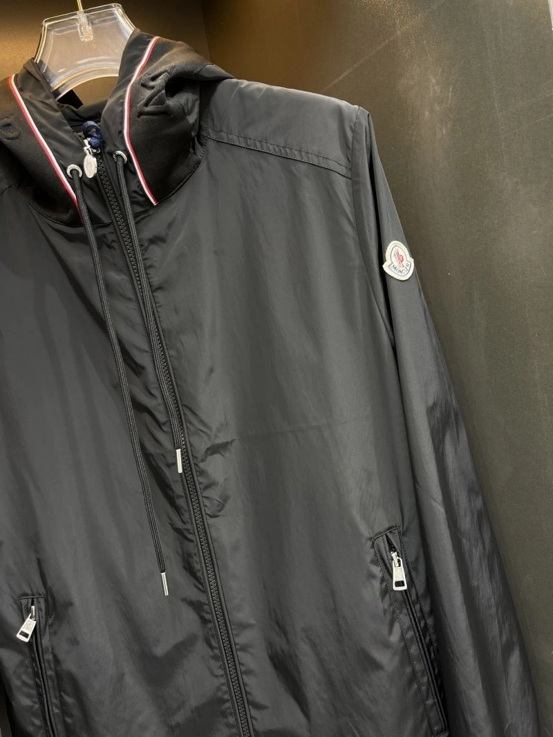 WaterResistant Moncler Outwear 140293