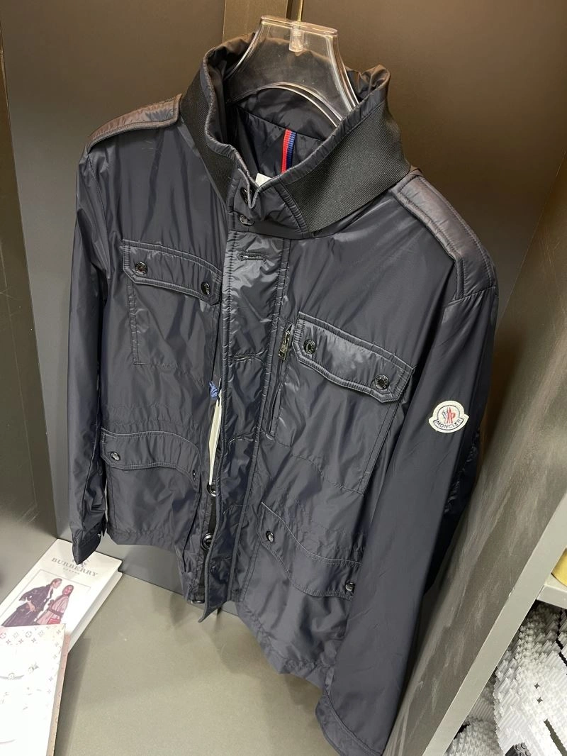 Moncler Outwear Stylish 140298