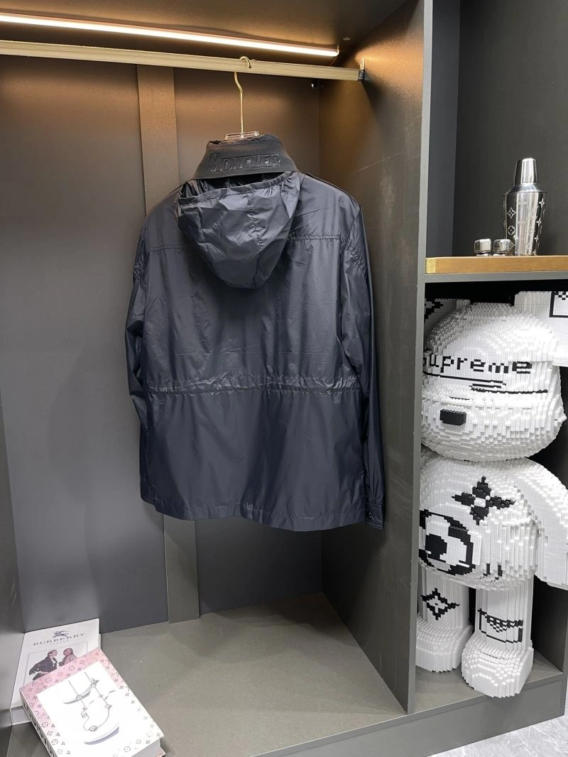 Moncler Outwear Stylish 140298