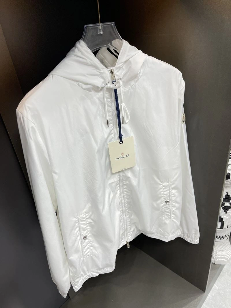 Moncler Outwear Vibrant 140285