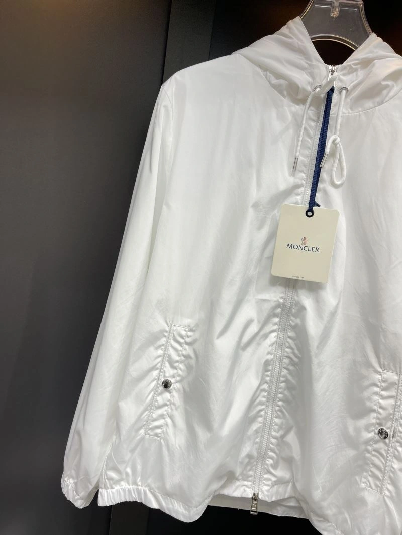 Moncler Outwear Vibrant 140285