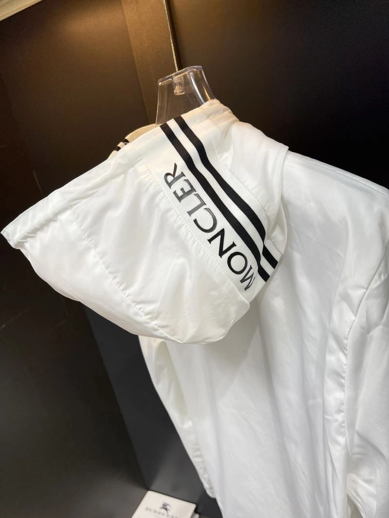 Moncler Outwear Vibrant 140285