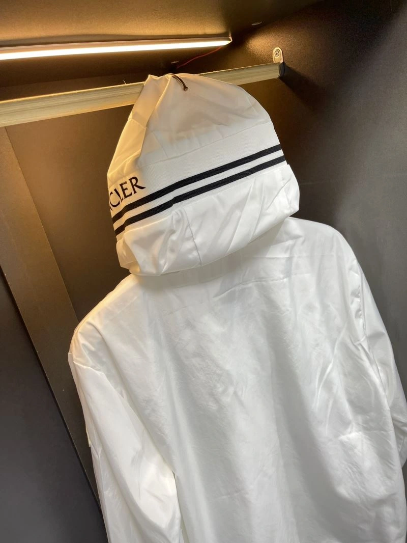 Moncler Outwear Vibrant 140285