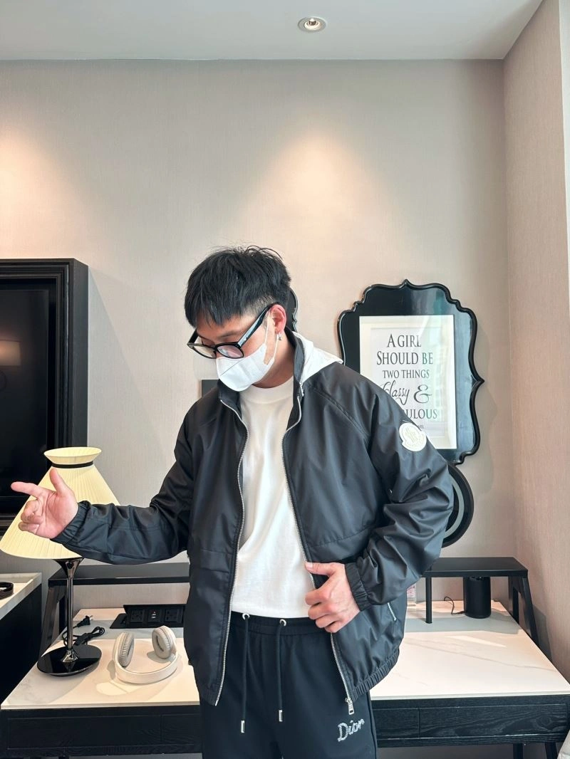 Moncler Outwear Lightweight 140303
