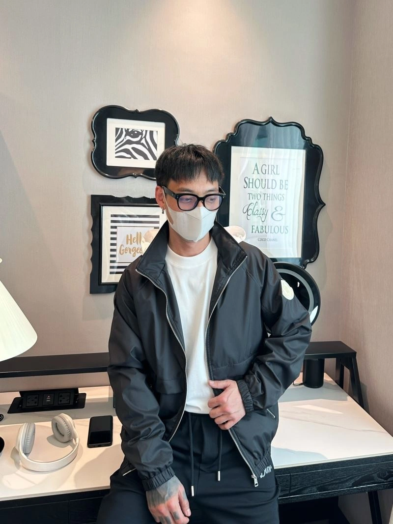 Moncler Outwear Lightweight 140303